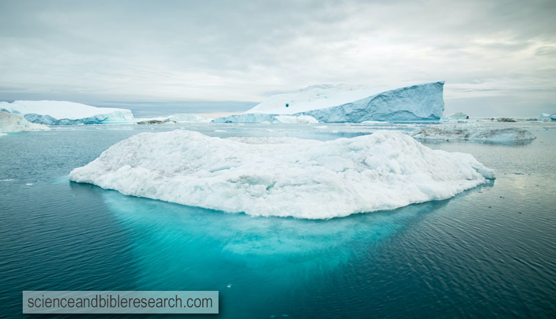 Arctic Icebergs in Ilulissat, Greenland (Photo by Alexander Hafemann)